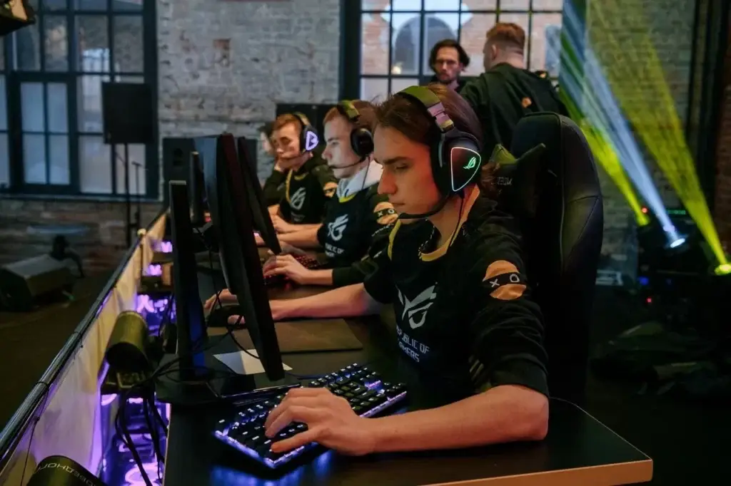 CS:GO टूर्नामेंट की समीक्षा - ईस्पोर्ट्स की दुनिया में भावनाओं और जुनून का विस्फोट