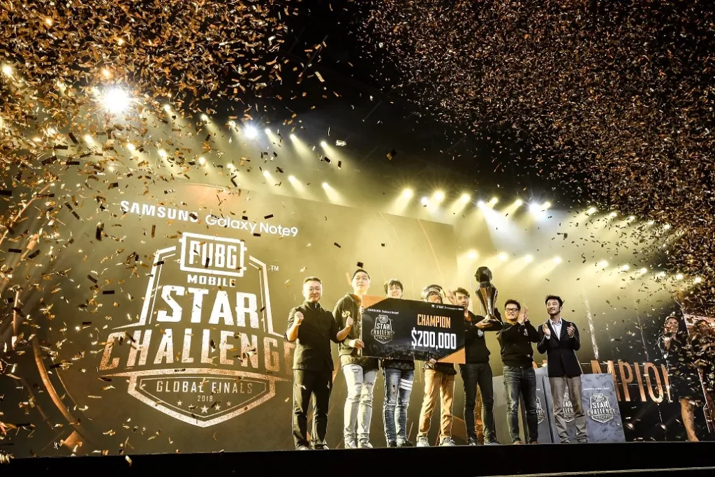 صندوق الجوائز ومنح الجوائز للفائزين